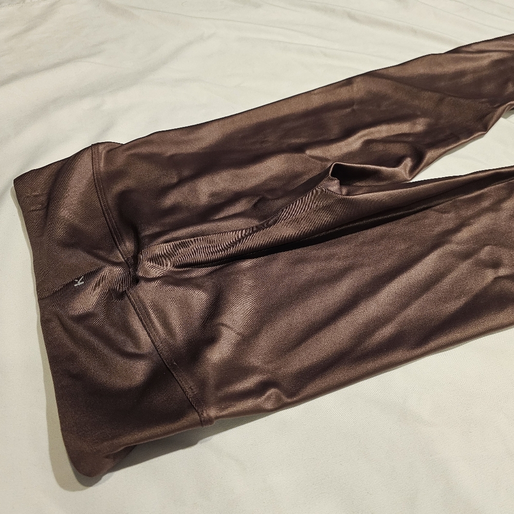 Koral Lustrous Capri Leggings In Cafe Gleam - XS